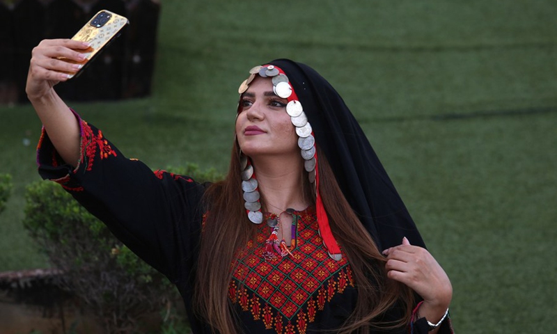 A Palestinian model displays a traditional Palestinian dress during a fashion show celebrating Palestinian Traditional Dress and Heritage Day in the West Bank city of Al-Bireh, on July 25, 2022.(Photo: Xinhua)