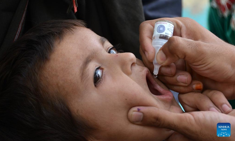 An Afghan child receives polio vaccine in Kandahar province, Afghanistan, July 25, 2022. A three-day anti-polio campaign has started in Kandahar province.(Photo: Xinhua)