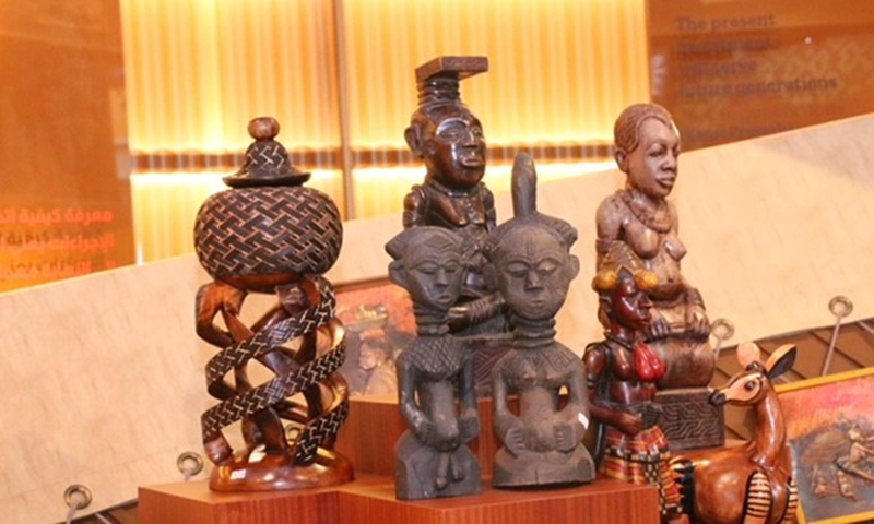 Wood carving artwork in the DRC. Photo by the Embassy of the Democratic Republic of the Congo in China
