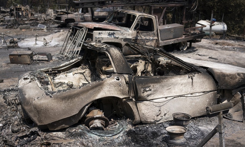 Photo taken on July 25, 2022 shows vehicles burned in a wildfire in Mariposa County in central California, the United States.(Photo: Xinhua)