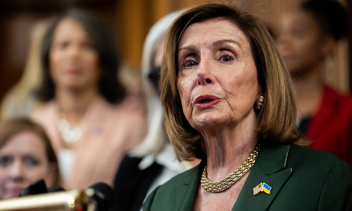 A presidente da Câmara dos Representantes dos EUA, Nancy Pelosi, fala sobre questões de saúde das mulheres dentro do Capitólio dos EUA em Washington, DC, em 28 de julho de 2022. Pelosi liderou uma delegação para o Japão, Coreia do Sul, Malásia e Cingapura no dia seguinte, enquanto não está claro se ela fará uma parada na ilha de Taiwan. Foto: AFP