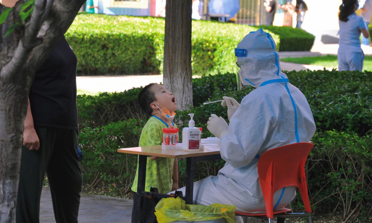 A child takes a nucleic acid test in Lanzhou, Northwest China's Gansu Province, on July 20, 2022. Photo: IC