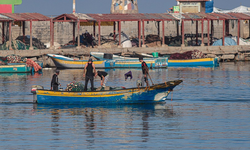 Palestinian fishermen work on a fishing boat ahead of going to fish in the Gaza sea on July 26, 2022. (Photo: Xinhua)