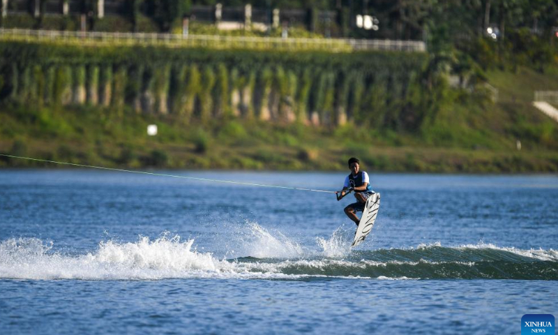 A man surfs on the Yongjiang River in Nanning, south China's Guangxi Zhuang Autonomous Region, July 26, 2022. People come to water sports clubs to enjoy the fun and coolness of outdoor waters during the summer days in Nanning. Photo: Xinhua