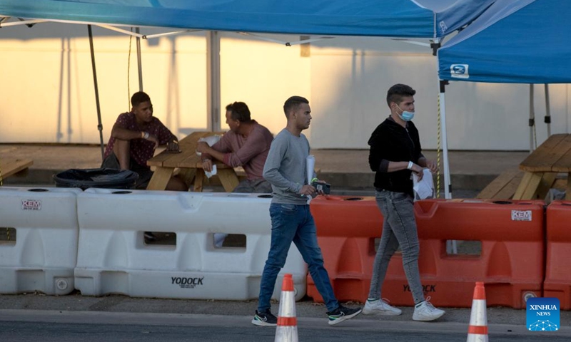Migrants with pending asylum status are seen outside a migrant resource center in San Antonio, Texas, the United States, on July 26, 2022. According to city officials, more than 70,000 migrants have arrived in San Antonio since March of 2022.(Photo: Xinhua)