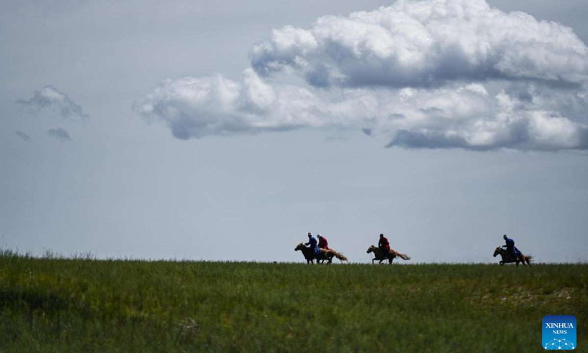 Shepherds on horseback are seen in a grassland in Xilingol League's East Ujimqin Banner in north China's Inner Mongolia Autonomous Region, July 28, 2022. Photo: Xinhua