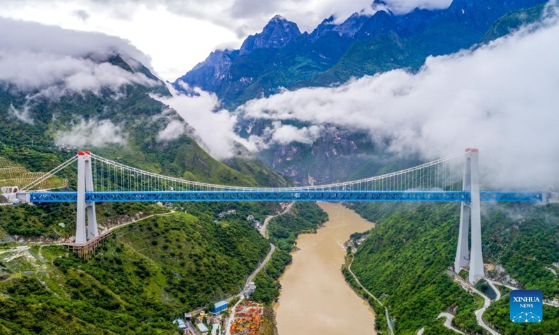 Aerial photo taken on July 27, 2022 shows a view of the Jinsha River grand bridge along the Lijiang-Shangri-La railway in southwest China's Yunnan Province. With a designed speed of 120 kilometers per hour, the 140-kilometer Lijiang-Shangri-La railway is expected to shorten the travel time between Lijiang and Shangri-La after its operation.(Photo: Xinhua)
