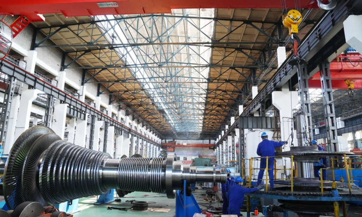 Workers are busy in a workshop of Harbin Turbine Company Ltd. of Harbin Electric Corporation in Harbin, northeast China's Heilongjiang Province, May 7, 2022. Photo:Xinhua
