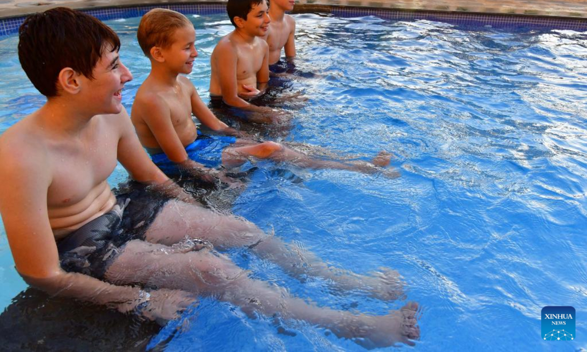 Children cool off at a pool amid a heatwave in Damascus, Syria, July 28, 2022. Photo:Xinhua
