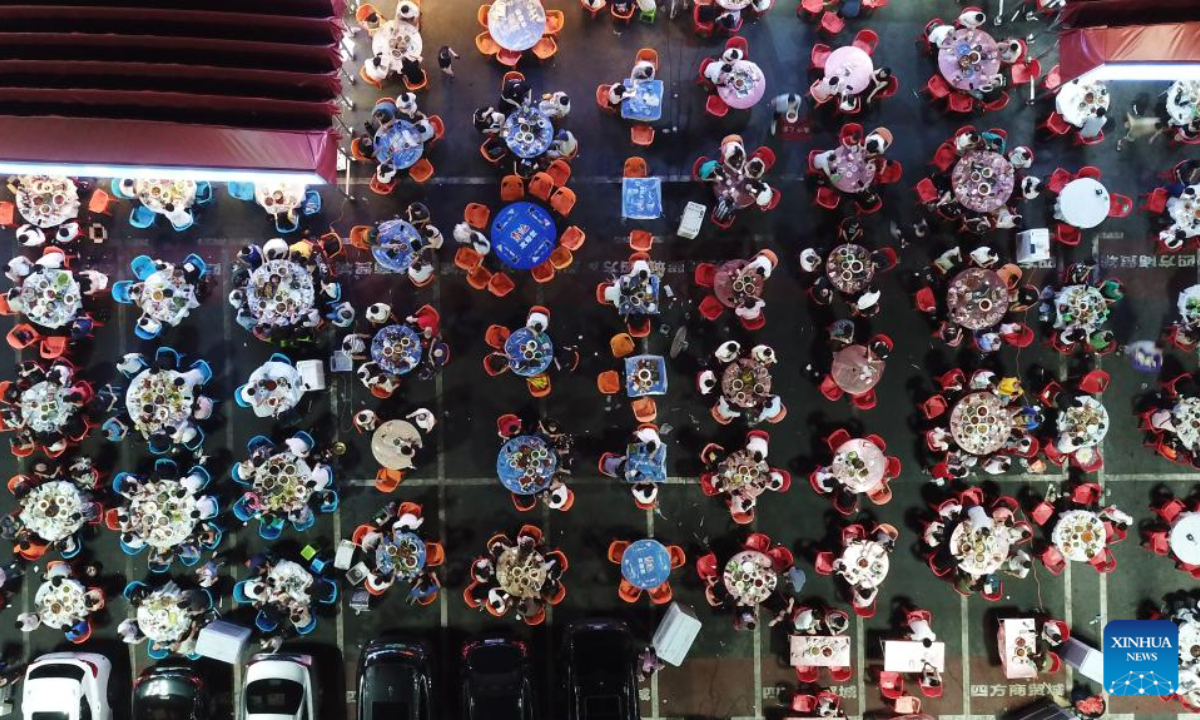 Tourists visit the Taiping ancient street in Changsha, central China's Hunan Province, July 29, 2022. With stimulus measures taken by local authorities, Changsha has seen a robust recovery of the nighttime economy. Photo:Xinhua