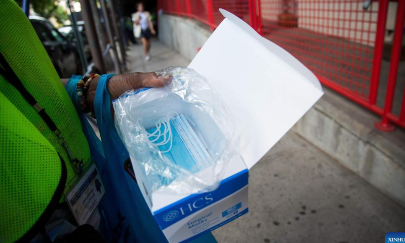 A staff member holds a box of masks at a monkeypox vaccination site in the Brooklyn borough of New York, the United States, on July 30, 2022. New York Governor Kathy Hochul declared a state disaster emergency late Friday night due to the growing monkeypox cases in the state. Photo: Xinhua