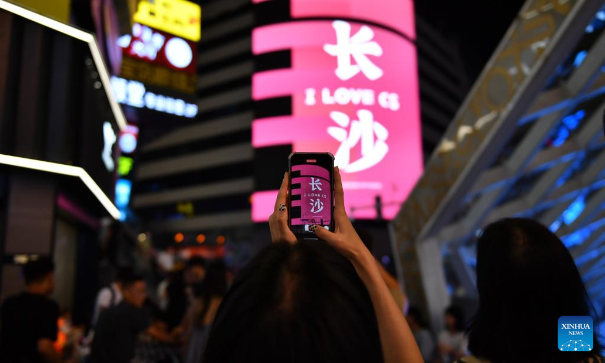 Tourists visit the Taiping ancient street in Changsha, central China's Hunan Province, July 29, 2022. With stimulus measures taken by local authorities, Changsha has seen a robust recovery of the nighttime economy. Photo:Xinhua
