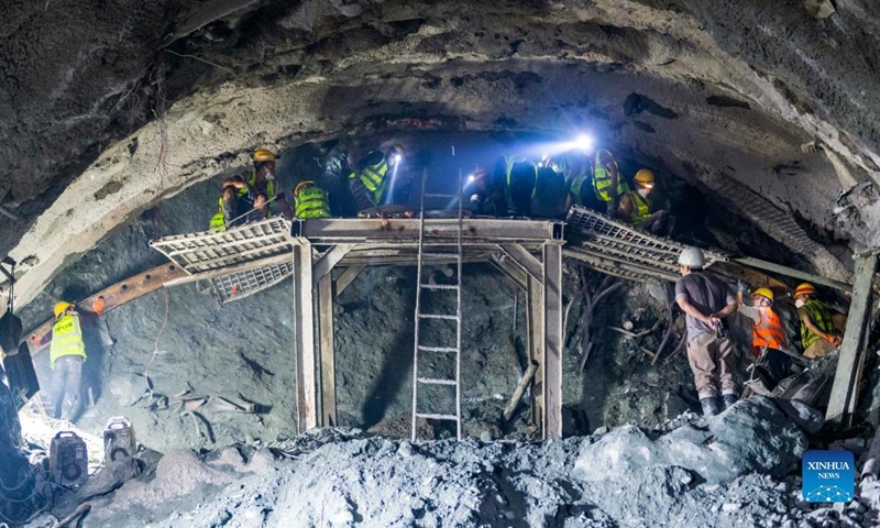 Workers operate at the construction site of the Haba Snow Mountain tunnel along the Lijiang-Shangri-La railway in southwest China's Yunnan Province, July 27, 2022. With a designed speed of 120 kilometers per hour, the 140-kilometer Lijiang-Shangri-La railway is expected to shorten the travel time between Lijiang and Shangri-La after its operation.(Photo: Xinhua)