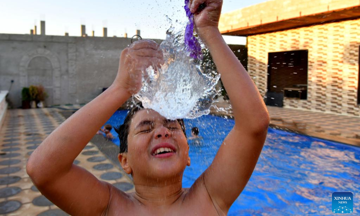 Children cool off at a pool amid a heatwave in Damascus, Syria, July 28, 2022. Photo:Xinhua