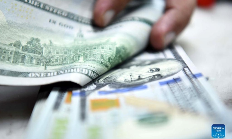 A currency changer counts U.S. dollar notes in Rawalpindi, Pakistan, on July 29, 2022. Pakistani rupee rebounded in the last trading session of the week on Friday, recording minor gains against the U.S. dollar after extending losses for 10 consecutive sessions in the interbank market, according to the State Bank of Pakistan (SBP).(Photo: Xinhua)