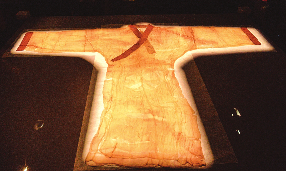 The Han Dynasty (206BC-AD220) Plain Unlined Gauze Gown Photo: IC