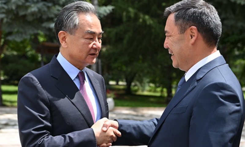 Kyrgyz President Sadyr Zhaparov (right) meets with visiting Chinese State Councilor and Foreign Minister Wang Yi in Kyrgyzstan on July 30, 2022. Photo: the website of the Chinese Foreign Ministry 