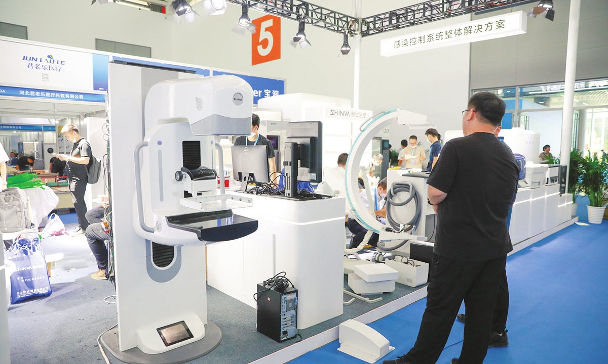 The 40th West International Medical Apparatus Fair kicked off on July 29, 2022 in Xi'an, Northwest China's Shaanxi Province. Members of the public and buyers visit the exhibition in Xi'an Chanba International Convention and Exhibition Center. Photo: VCG
