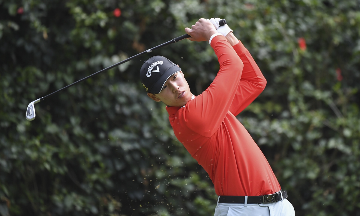 Ding Wenyi of China in action during the final round of Volvo China Open 2021 at Genzon Golf Club on December 19, 2021 in Shenzhen, China. Photo: VCG