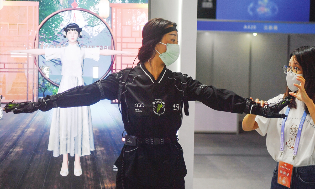 A visitor interacts with the virtual figure Banzhao at the 2022 World Metaverse Conference. Photo: IC