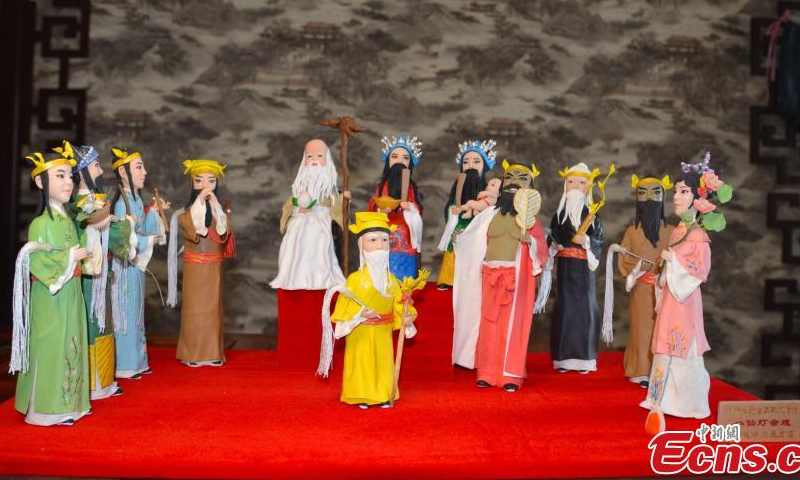 Photo shows dough sculptures Eight Immortals Crossing the Sea made by folk artist He Xiuping in Renqiu, north China's Hebei Province, Aug. 4, 2022. (Photo: China News Service/Zhang Xuelei)