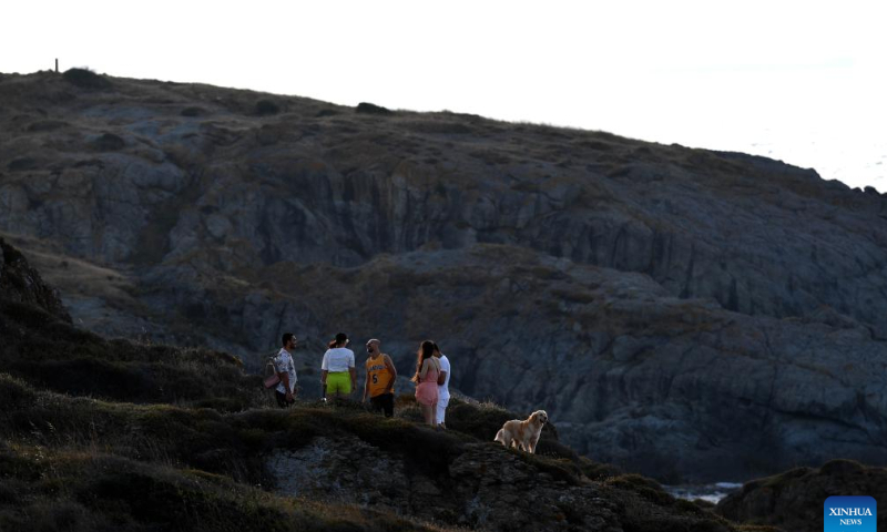 People enjoy a weekend tour near the Bosporus Strait in Istanbul, Türkiye, Aug. 6, 2022. Photo: Xinhua
