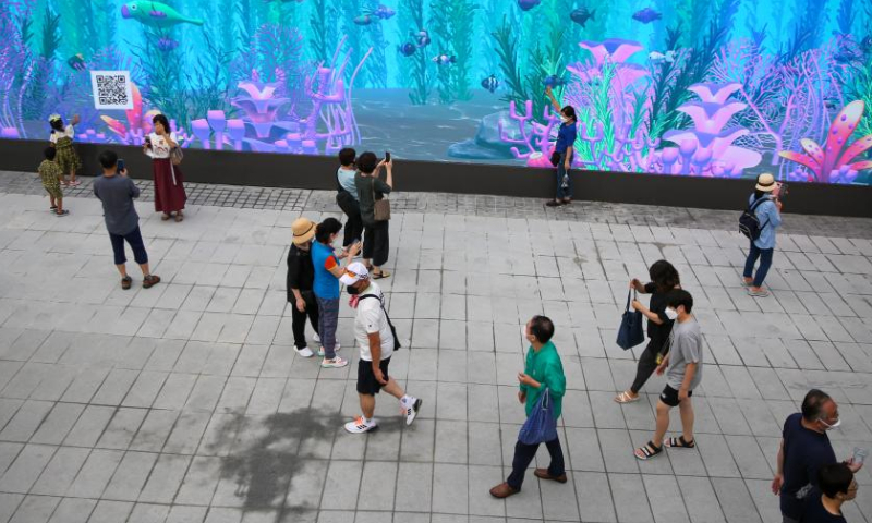 Visitors watch a multimedia screen at the sunken plaza of the Gwanghwamun Square in Seoul, South Korea, Aug. 6, 2022. Gwanghwamun Square, a major landmark in Seoul, opened to the public Saturday after nearly two years of renovation.  Photo: Xinhua