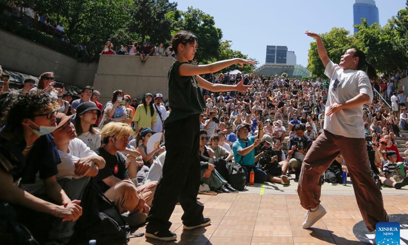 Street dancers perform during the 10th Vancouver Street Dance Festival at Robson Square in Vancouver, British Columbia, Canada, on July 30, 2022.Photo:Xinhua