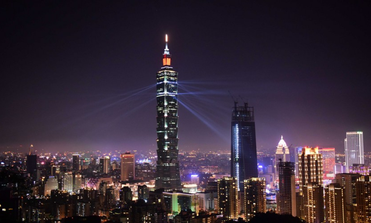 A light show illuminates the Taipei 101 skyscraper in Taipei, southeast China's Taiwan, Jan 2, 2017. Photo: Xinhua