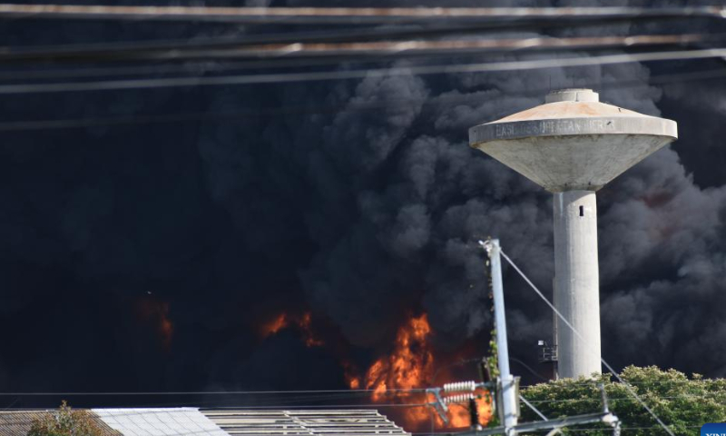 Thick smoke is seen from the burning fuel storage tank near the port of Matanzas, Cuba, Aug. 7, 2022. At least one person was killed and 122 injured in a large-scale fire following a series of explosions at a fuel storage facility in Cuba, the Ministry of Public Health said Sunday, adding that 16 others were still missing in the accident.  Photo: Xinhua