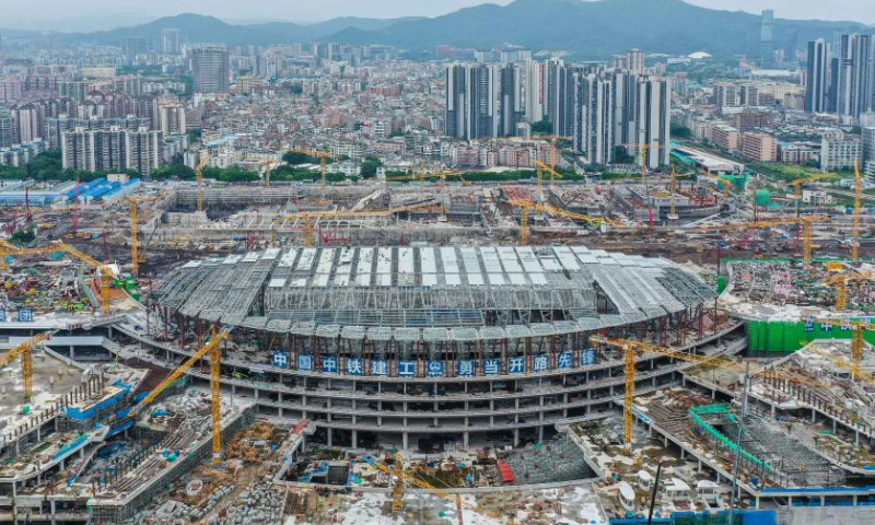 Aerial photo taken on Aug. 4, 2022 shows the construction site of Guangzhou Baiyun Railway Station in Guangzhou, south China's Guangdong Province. The main structure in phase one of the construction has been accomplished. (Xinhua)