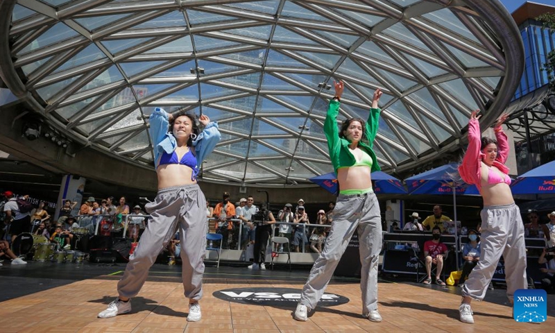 Street dancers perform during the 10th Vancouver Street Dance Festival at Robson Square in Vancouver, British Columbia, Canada, on July 30, 2022.Photo:Xinhua