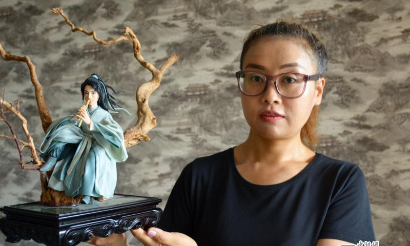 Folk artist He Xiuping shows her dough sculpture in Renqiu, north China's Hebei Province, Aug. 4, 2022. (Photo: China News Service/Zhang Meng)