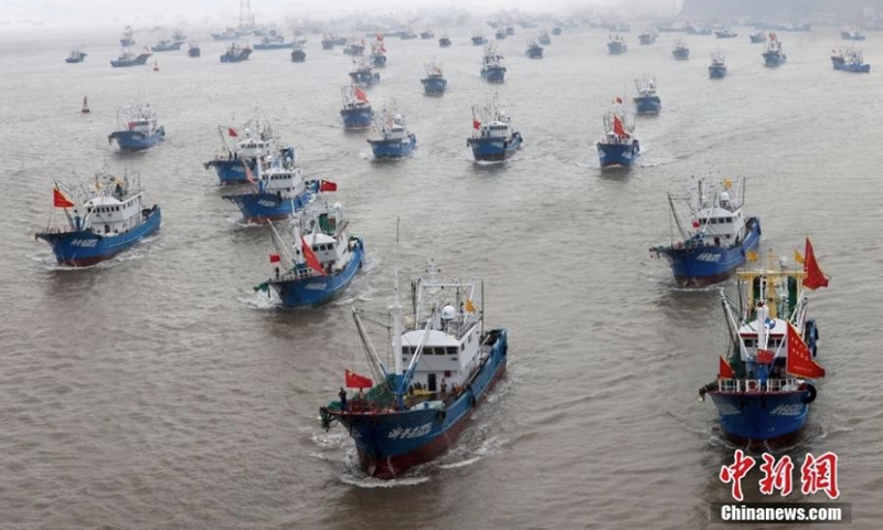 More than a thousand fishing boats set sail for fishing after a three-month fishing ban on the East China Sea in Zhoushan, east China's Zhejiang Province, August 1, 2022. (Photo provided to China News Service)
