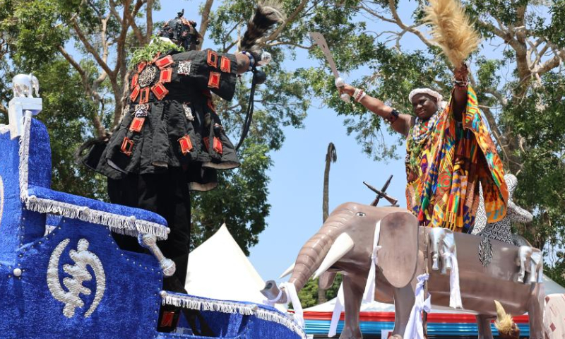 People perform traditional rituals during the Asafotufiami festival in southeastern town of Ada, Ghana, on Aug. 6, 2022. Ghanaians celebrated the traditional Asafotufiami festival with fanfare on Saturday in southeastern town of Ada after a two-year break due to COVID-19.  Photo: Xinhua