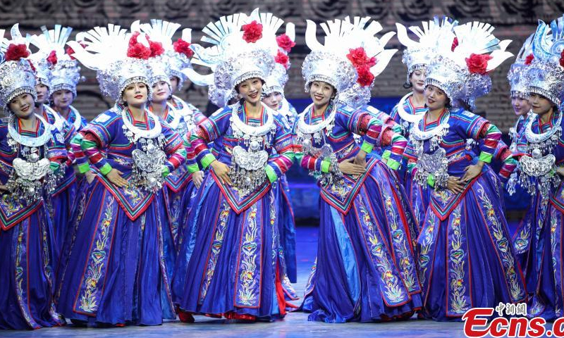 Actors perform Colorful Guizhou Style at Guiyang Grand Theater in Guiyang, southwest China's Guizhou Province, Aug 4, 2022. (Photo: China News Service/Qu Honglun)
The show, which debuted in 2006, has been performed over 5,000 times in over 40 cities across the country and in over 30 countries or regions worldwide.