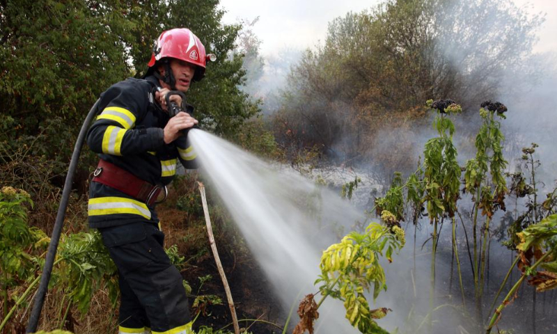 A firefighter puts out vegetation fire started by high temperature on a field in Teleorman County, Romania, on Aug. 7, 2022. Romania is facing severe drought this summer. Photo: Xinhua