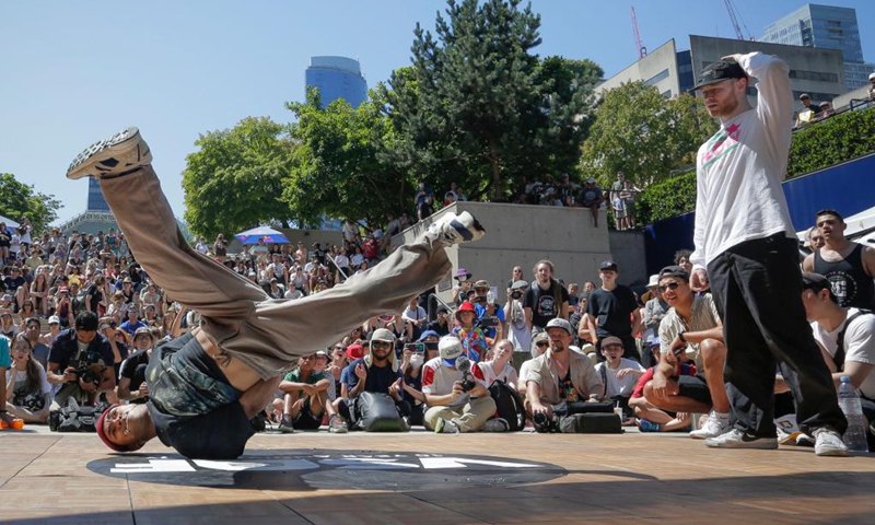 Street dancers perform during the 10th Vancouver Street Dance Festival at Robson Square in Vancouver, British Columbia, Canada, on July 30, 2022.Photo:Xinhua