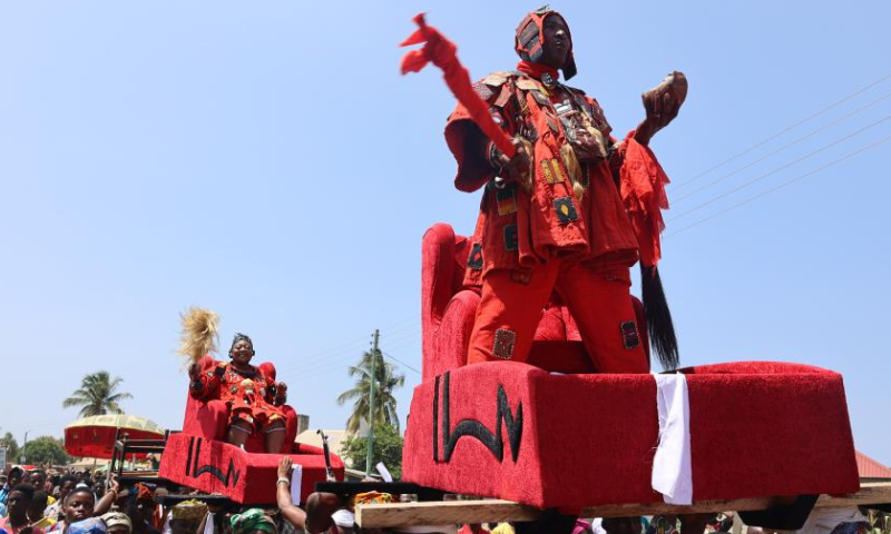 People perform traditional rituals during the Asafotufiami festival in southeastern town of Ada, Ghana, on Aug. 6, 2022. Ghanaians celebrated the traditional Asafotufiami festival with fanfare on Saturday in southeastern town of Ada after a two-year break due to COVID-19.  Photo: Xinhua