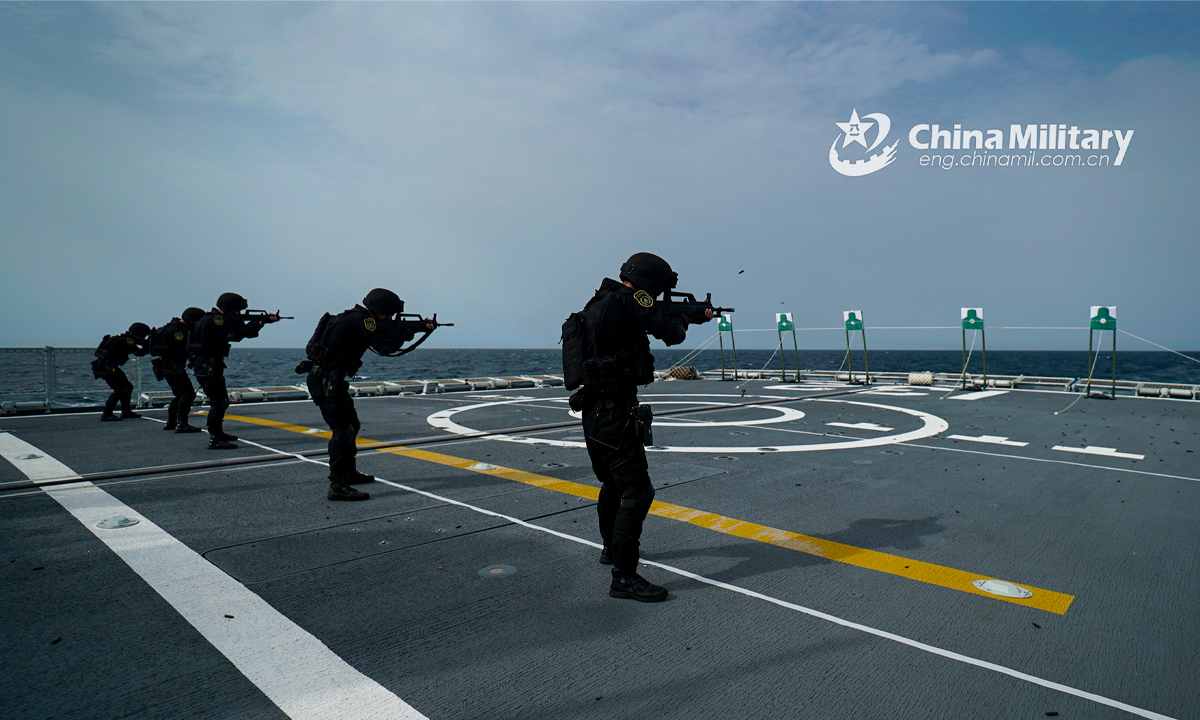 Naval special operations soldiers assigned to the 41st Chinese naval escort taskforce conduct live-firing training on the guided missile destroyer Suzhou (Hull No. 132) on July 15, 2022. (eng.chinamil.com.cn/Photo by Xiang Liming) 