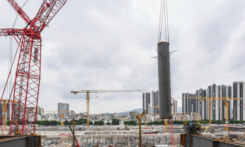 Photo taken on Aug. 4, 2022 shows the construction site of Guangzhou Baiyun Railway Station in Guangzhou, south China's Guangdong Province. The main structure in phase one of the construction has been accomplished. (Xinhua)