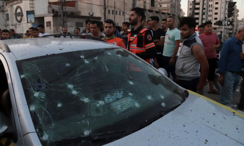Palestinian people inspect a damaged vehicle after an Israeli airstrike in Gaza City, on Aug. 7, 2022. The Palestinian Islamic Jihad (PIJ) active in the Gaza Strip announced on Sunday evening that it has reached a cease-fire agreement with Israel. The Israeli airstrikes on Gaza since Friday have killed at least 43 Palestinians and caused severe damage to the infrastructure in the enclave, said Gazan authorities. Photo: Xinhua