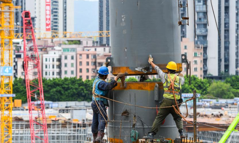 Workers work at the construction site of Guangzhou Baiyun Railway Station in Guangzhou, south China's Guangdong Province, Aug. 4, 2022. The main structure in phase one of the construction has been accomplished. (Xinhua)
