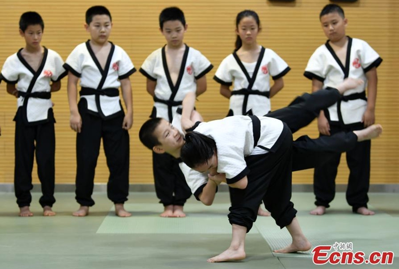Teenagers practice Kungfu wrestling during the summer break at a training center in Shijiazhuang, north China's Hebei Province, Aug. 3, 2022. The Yang style Kungfu westling was founded in 1937 and included in the eighth batch of intangible cultural heritage list of Shijiazhuang in 2020. (Photo: China News Service/Zhai Yujia)