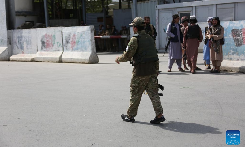 An Afghan security force member stands guard near the site of an attack in Kabul, Afghanistan, Aug. 3, 2022. Gunshots were heard in the Karta-e-Sakhi locality on the western edge of Afghanistan's capital city of Kabul on Wednesday, local television channel Tolonews reported.(Photo: Xinhua)