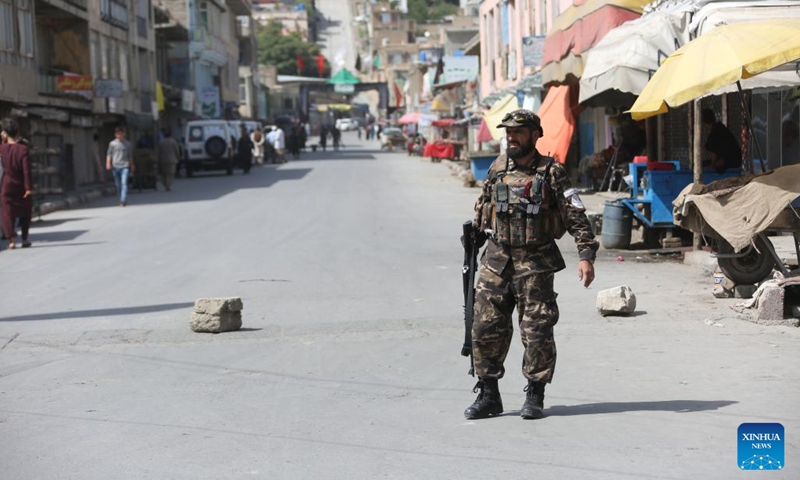 An Afghan security force member stands guard near the site of an attack in Kabul, Afghanistan, Aug. 3, 2022. Gunshots were heard in the Karta-e-Sakhi locality on the western edge of Afghanistan's capital city of Kabul on Wednesday, local television channel Tolonews reported.(Photo: Xinhua)
