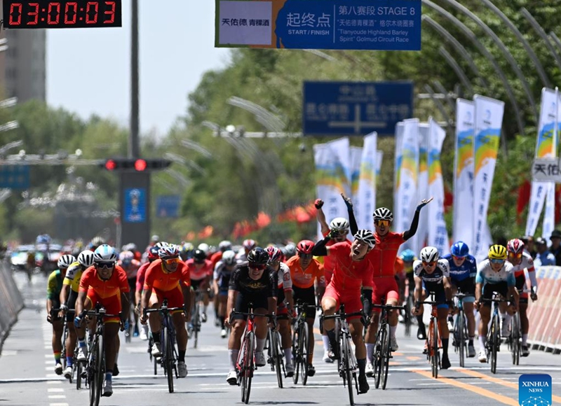 Li Boan (4th L, front) of Henan crosses the finish line during stage 8 of the 21st Tour of Qinghai Lake 2022 cycling race in northwest China's Qinghai Province, Aug. 3, 2022. (Xinhua/Zhang Long)