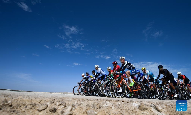 Participants comepete during stage 8 of the 21st Tour of Qinghai Lake 2022 cycling race in northwest China's Qinghai Province, Aug. 3, 2022. (Xinhua/Zhang Long)