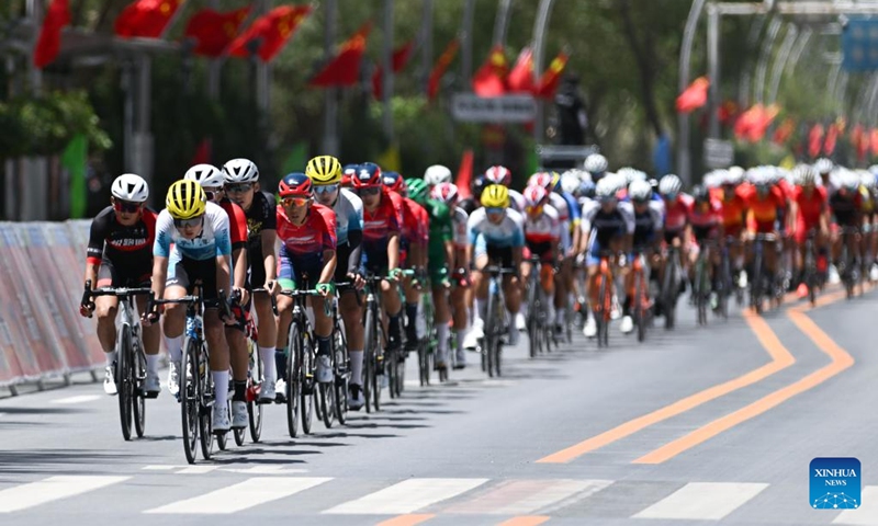 Participants comepete during stage 8 of the 21st Tour of Qinghai Lake 2022 cycling race in northwest China's Qinghai Province, Aug. 3, 2022. (Xinhua/Zhang Long)