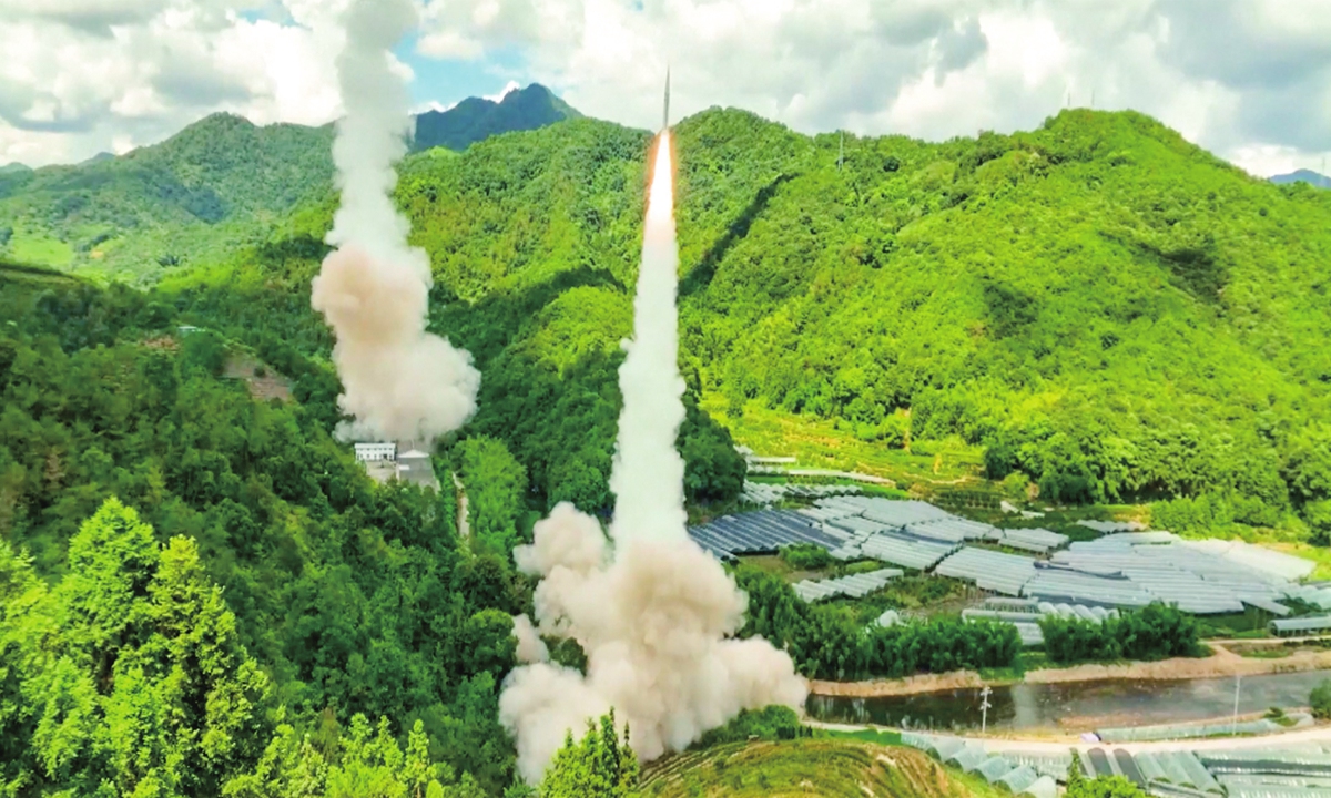 The PLA Eastern Theater Command Rocket Force launches live-fire assaults with multiple types of conventional missiles at several designated sea areas to the east of Taiwan island on August 4, 2022. Photo: IC